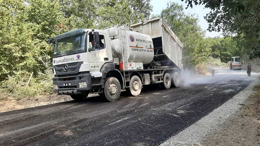 bafrada-yeni-satih-kaplama-araciyla-70-km-yol-yapildi-6.jpg