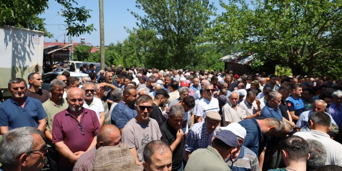 bafradaki-feci-kazada-olen-bulut-cifti-son-yolculuguna-ugurlandi-007.jpg