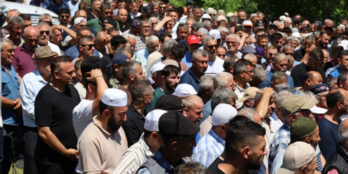 bafradaki-feci-kazada-olen-bulut-cifti-son-yolculuguna-ugurlandi-015.jpg