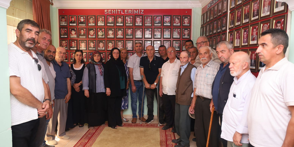 bafradaki-sehit-aileleri-ve-gazilerden-net-mesaj-affi-degil-adaleti-istiyoruz-1.jpg