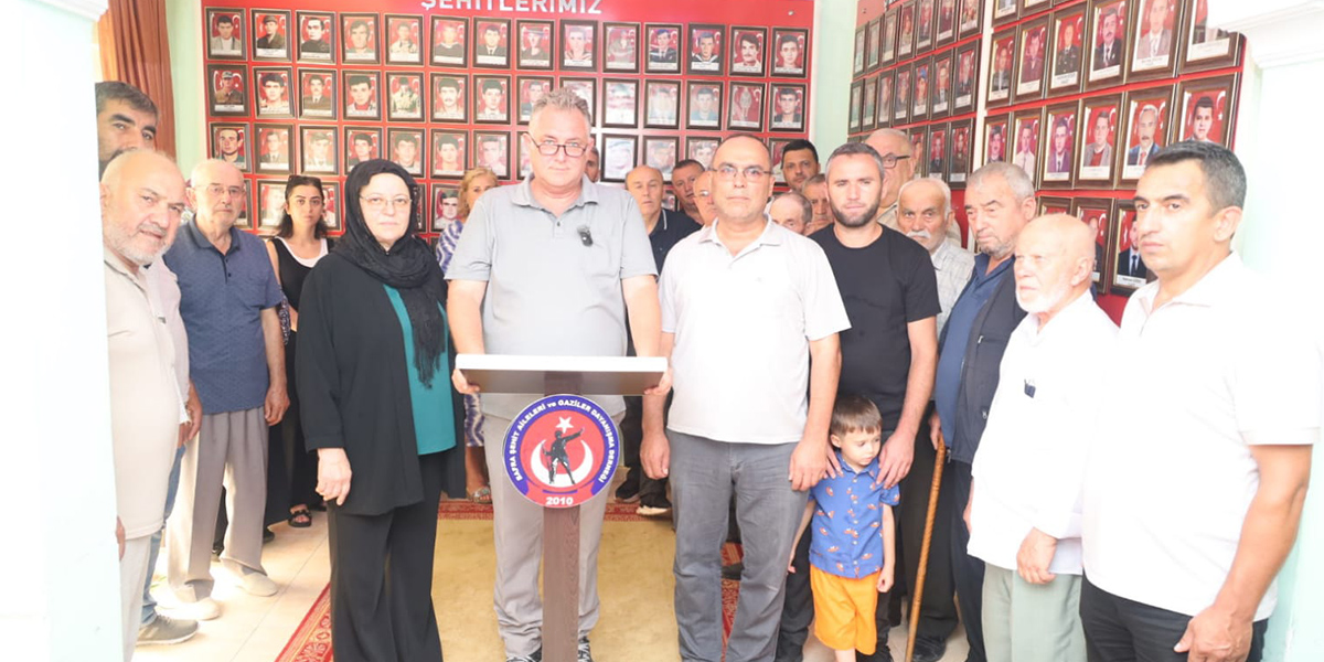 bafradaki-sehit-aileleri-ve-gazilerden-net-mesaj-affi-degil-adaleti-istiyoruz-23.jpg