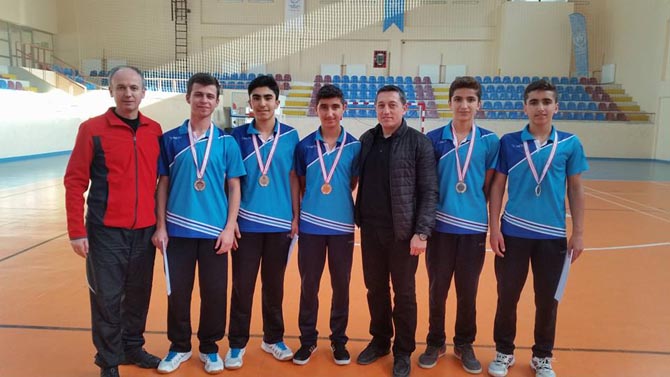 bafradan-2-okul-badminton-turkiye-finallerinde--001.jpg