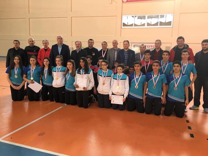 bafradan-2-okul-badminton-turkiye-finallerinde--002.jpg