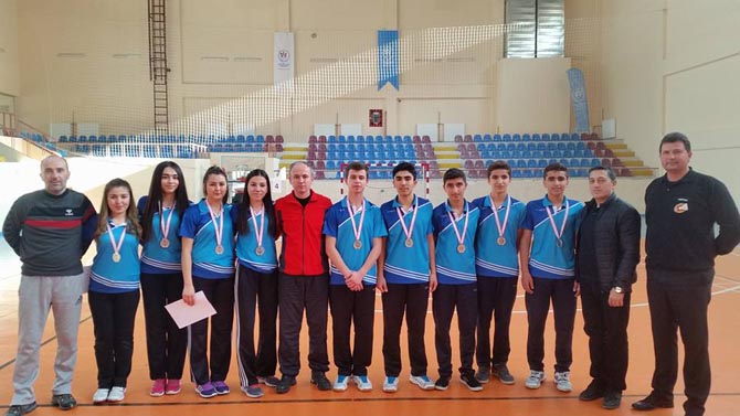 bafradan-2-okul-badminton-turkiye-finallerinde-.jpg