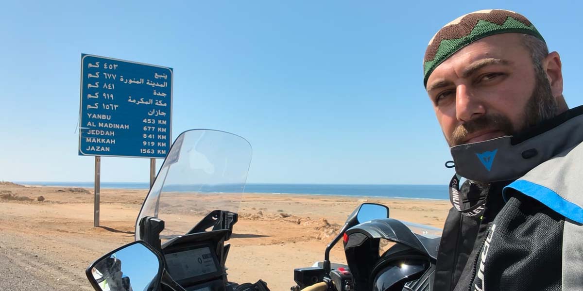 bafradan-cikti-mekkeye-motosikletle-ulasti.jpg