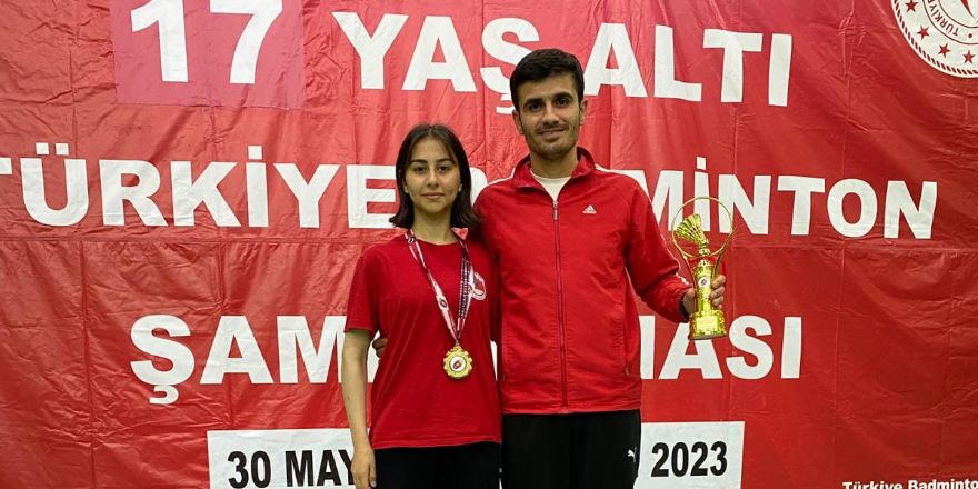 bafrali-aysu-arslan-badmintonta-turkiye-sampiyonu-oldu-2.jpg