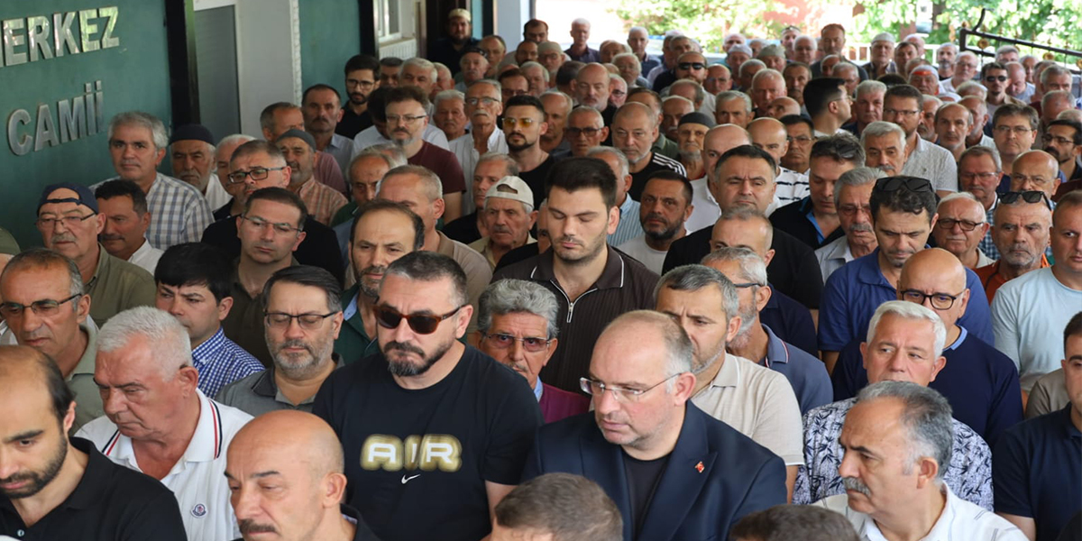 bafrali-emekli-ogretmen-nurten-atay-dualarla-defnedildi-3.jpg