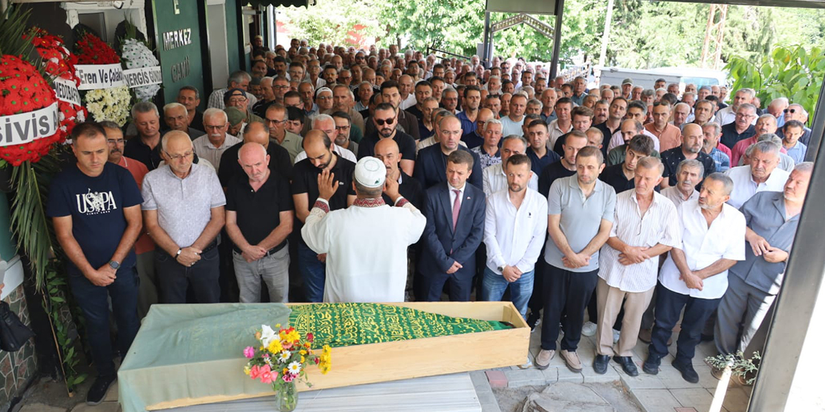 bafrali-emekli-ogretmen-nurten-atay-dualarla-defnedildi-4.jpg