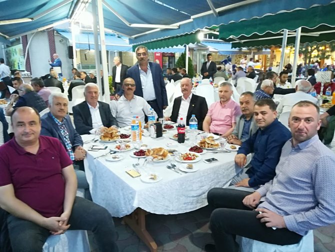 bafrali-esnaflar-iftarda-bulustu-8.jpeg