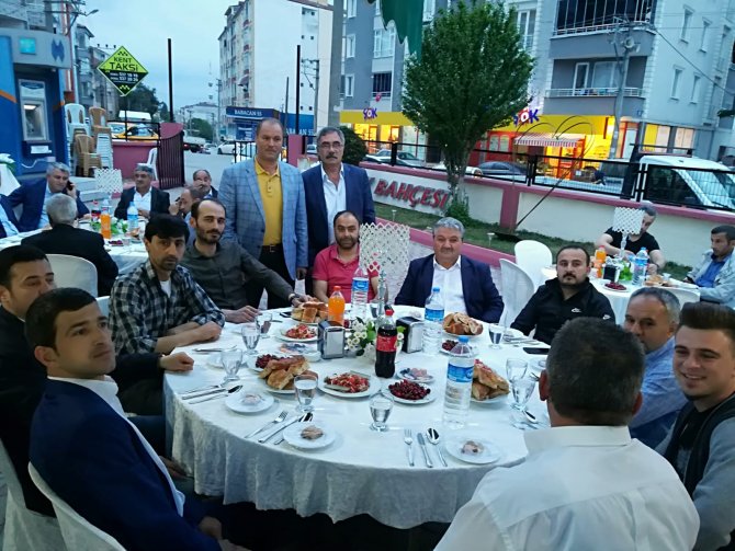 bafrali-esnaflar-iftarda-bulustu-b.jpeg