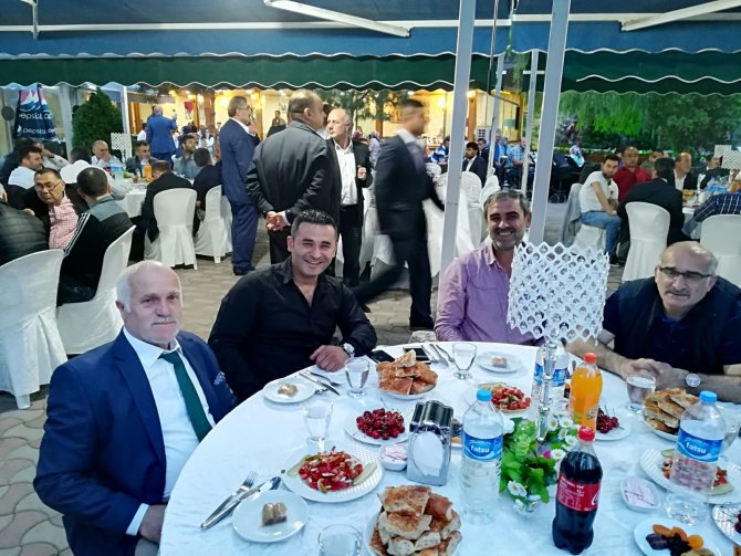 bafrali-esnaflar-iftarda-bulustu6.jpeg