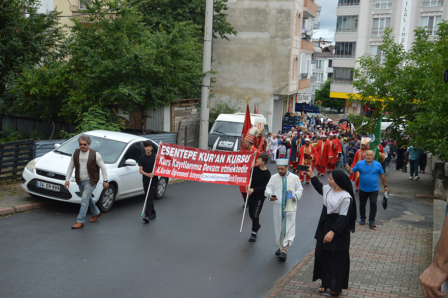 bafrali-imam-mehter-ile-cocuklari-camiye-doldurdu-14-001.jpg