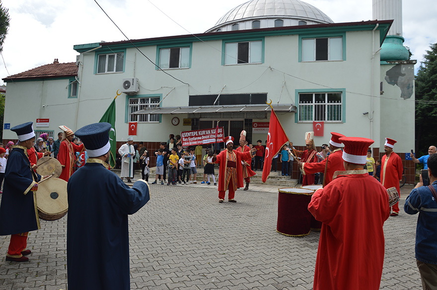 bafrali-imam-mehter-ile-cocuklari-camiye-doldurdu-3.jpg