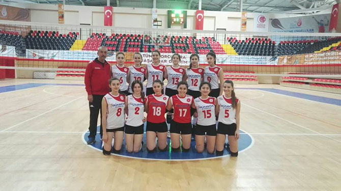 bafrali-kiz-voleybolcularin-gurur-verici-basarilari-001.jpg