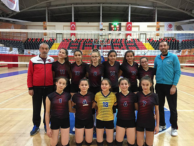 bafrali-kiz-voleybolcularin-gurur-verici-basarilari-002.jpg