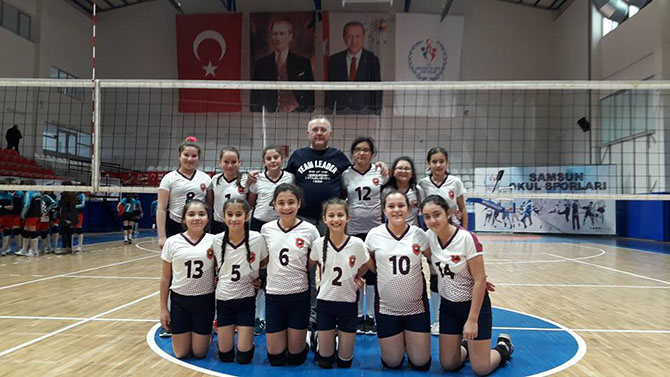 bafrali-kiz-voleybolcularin-gurur-verici-basarilari-003.jpg