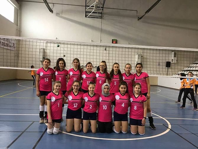 bafrali-kiz-voleybolcularin-gurur-verici-basarilari-008.jpg