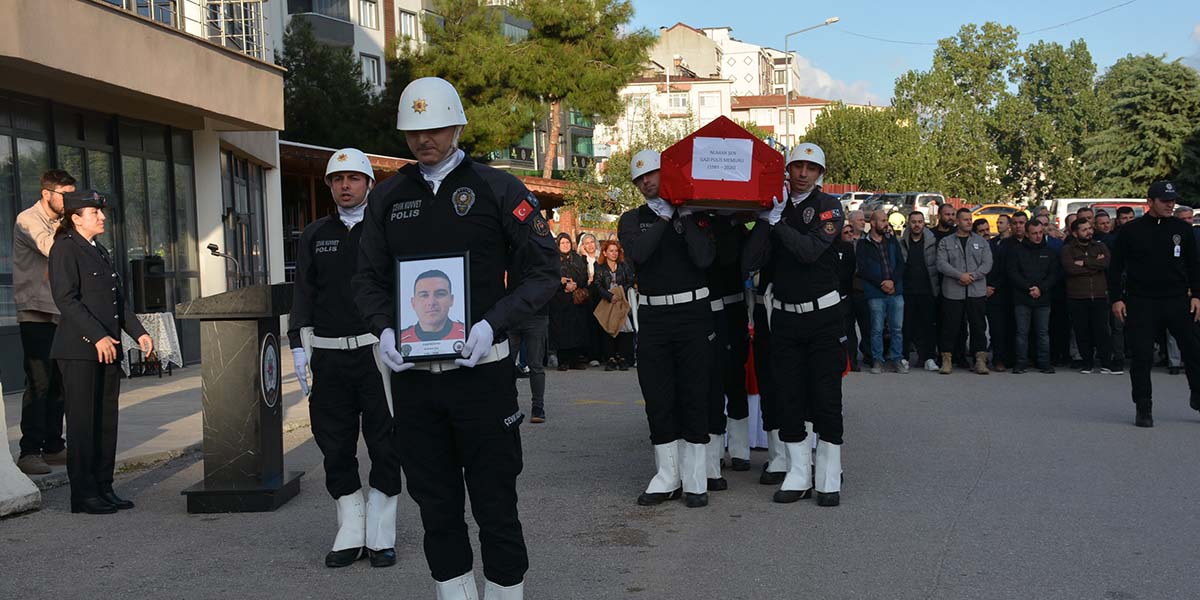 bafrali-polis-numan-senin-naasi-dualarla-bafraya-gonderildi.jpg