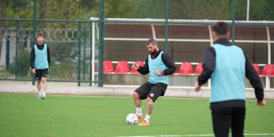 bafraspor-devrekspor-maci-oncesi-taktik-prova-yapti-001.jpg