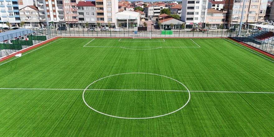 bafraya-yeni-spor-yatirimi-modern-suni-cim-saha-hizmete-girdi-6.jpg