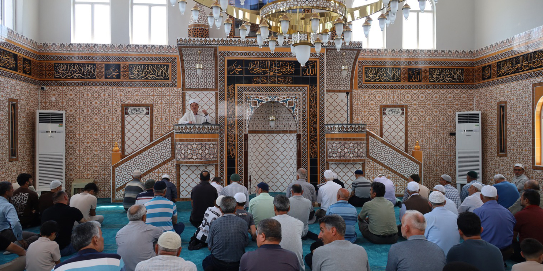 bahceli-camii-yenilenen-yuzuyle-ibadete-acildi-10.jpg