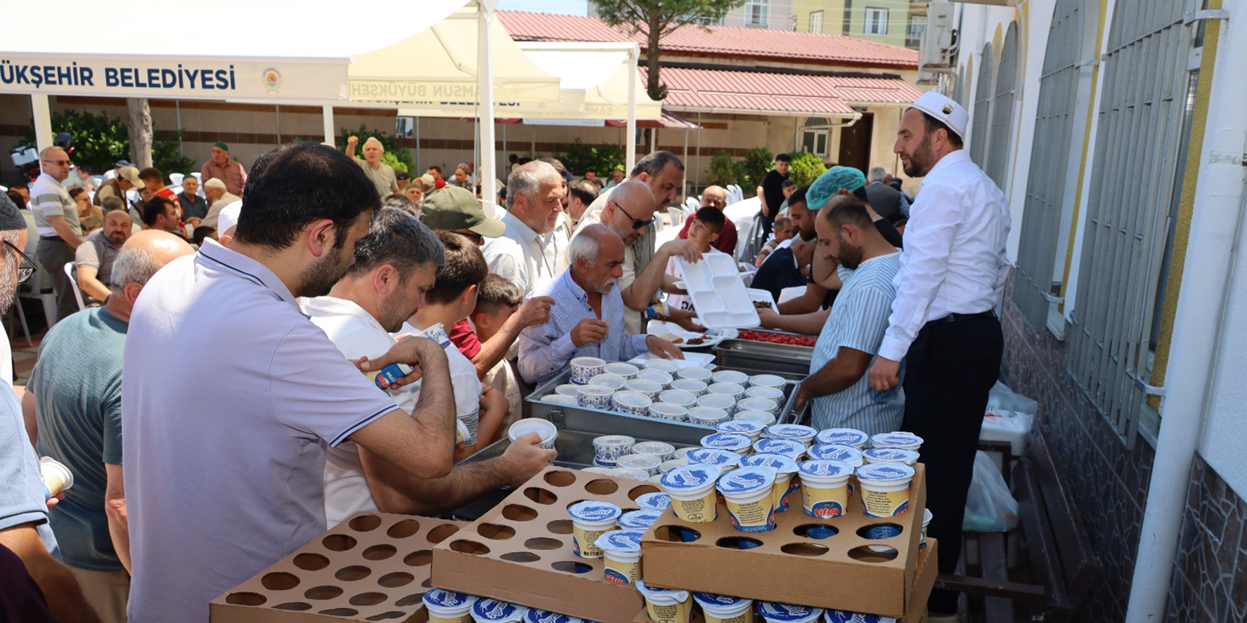 bahceli-camii-yenilenen-yuzuyle-ibadete-acildi-3.jpg