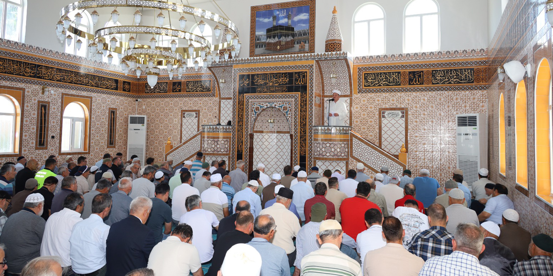 bahceli-camii-yenilenen-yuzuyle-ibadete-acildi-5.jpg