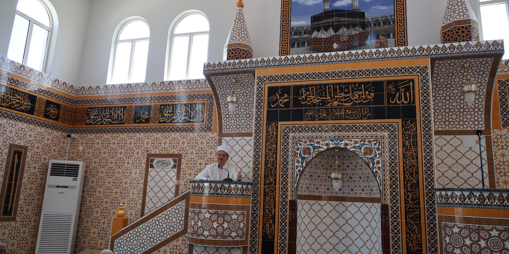 bahceli-camii-yenilenen-yuzuyle-ibadete-acildi-6.jpg