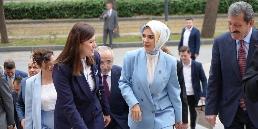 bakan-mahinur-bektas.jpg