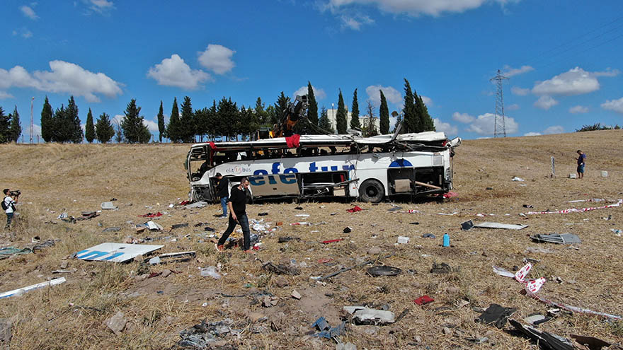 balikesirde-yolcu-otobusu-takla-atti-14-olu-18-yarali-1.jpg