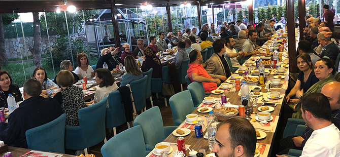 balkan-turkleri-geleneksel-iftar-sofrasinda-bulustu23.jpg