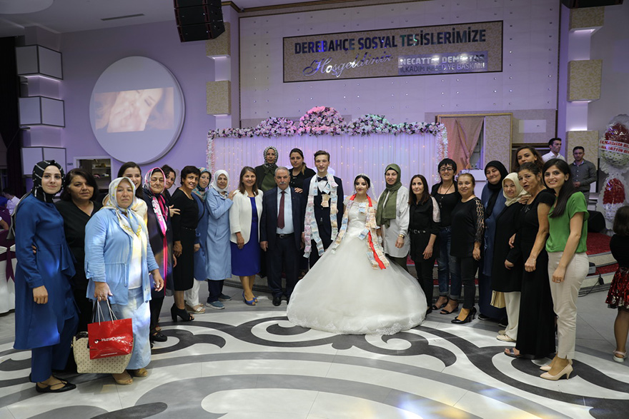 baskan-demirtastan-genc-cifte-surpriz-nikah-2.jpg