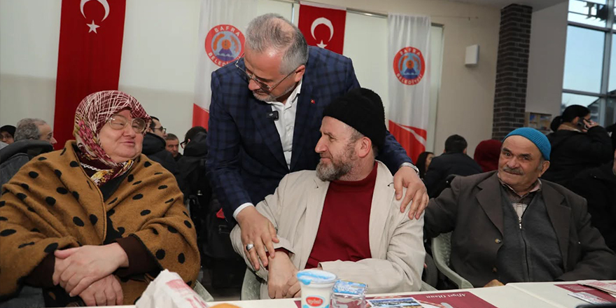 baskan-kilic-engelli-vatandaslarla-iftar-sofrasindaydi-2.jpg