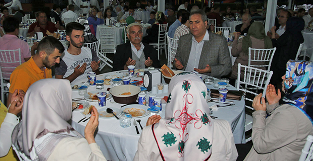 baskan-kilic-iftarda-bulustu-2.jpg