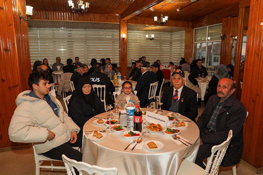 baskan-kilic-ilk-iftarda-sehit-aileleri-ve-gazilerle-bulustu.jpg