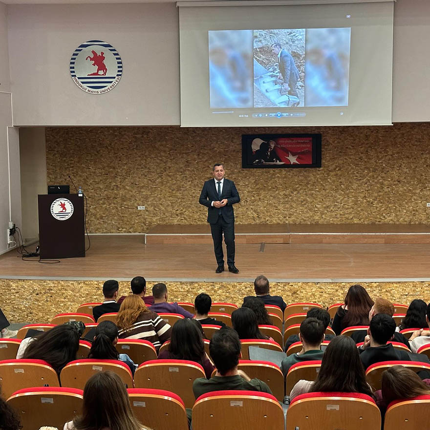baskan-ramazan-ozdemir-omu-bafra-turizm-myoda-ogrencilerle-bulustu-4.jpg