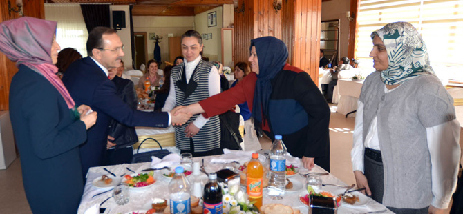 baskan-sahin-kadinlari-unutmadi-002.jpg