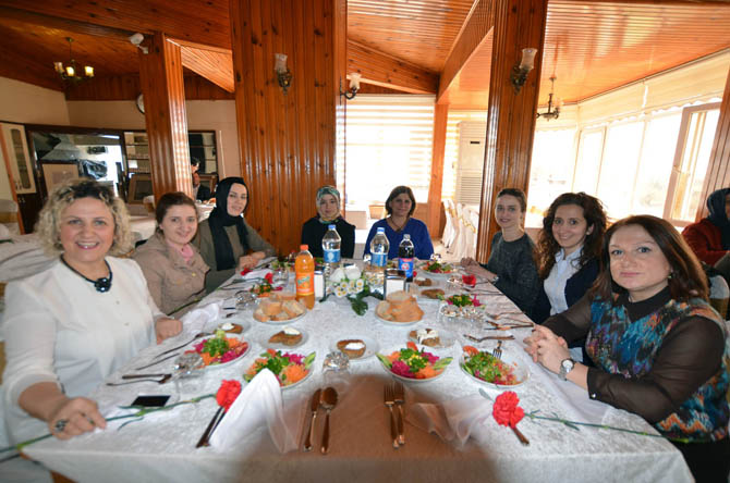 baskan-sahin-kadinlari-unutmadi-003.jpg