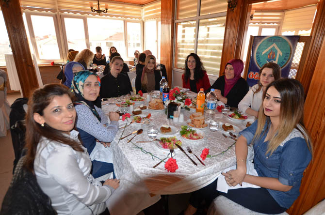baskan-sahin-kadinlari-unutmadi-005.jpg