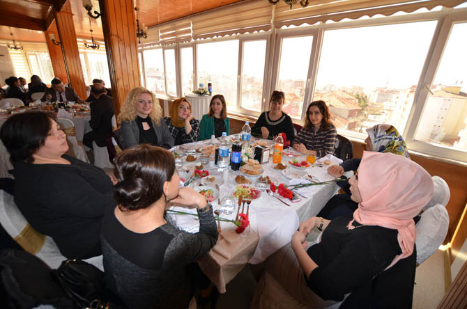 baskan-sahin-kadinlari-unutmadi-006.jpg