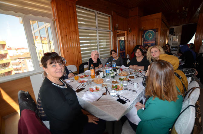 baskan-sahin-kadinlari-unutmadi-009.jpg