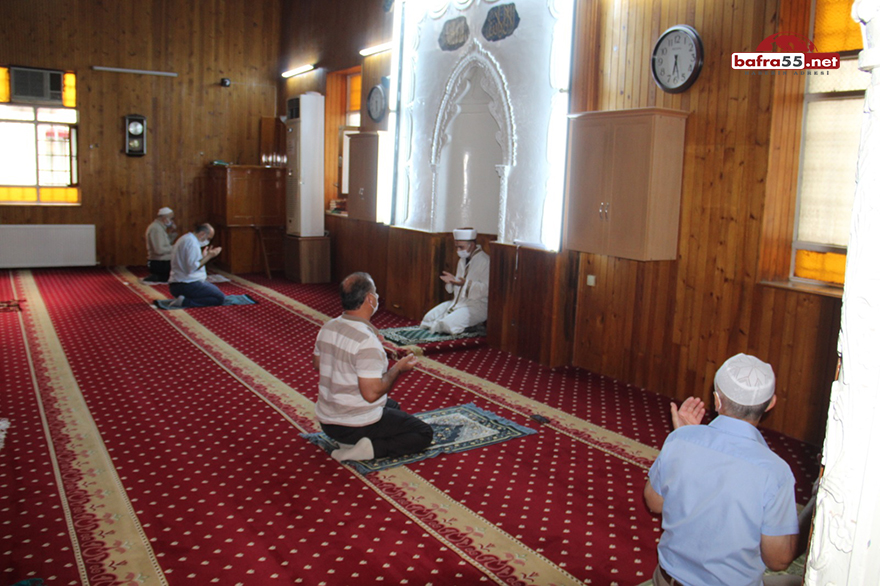 bayram-namazi-3.jpg