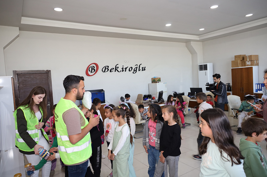 bekiroglu-geri-donusum-ogrencilere-sifir-atik-bilincini-asiladi-19.jpg