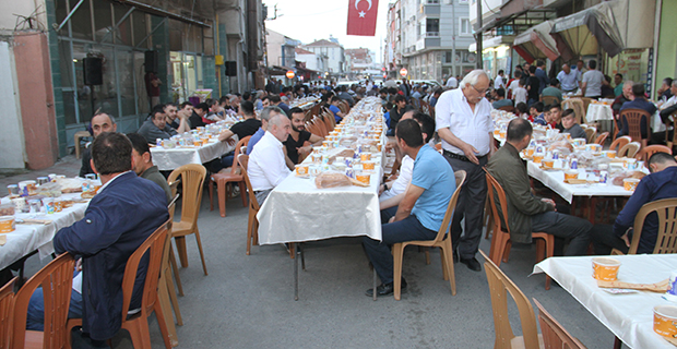 bengu-ve-civar-koyler-iftar-yemeginde-bir-araya-geldi5.jpg