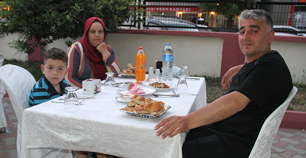 berberler-ve-kuaforler-odasi-iftar-yemeginde-bulustu-10.jpg