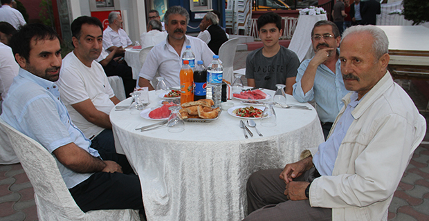 berberler-ve-kuaforler-odasi-iftar-yemeginde-bulustu-12.jpg