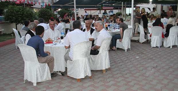 berberler-ve-kuaforler-odasi-iftar-yemeginde-bulustu-3.jpg