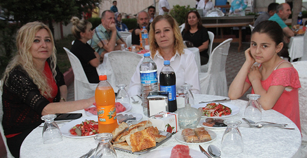 berberler-ve-kuaforler-odasi-iftar-yemeginde-bulustu-7.jpg