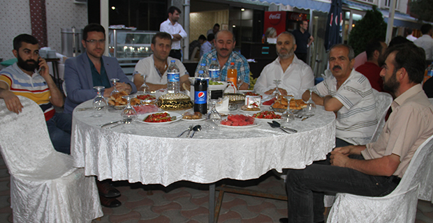 berberler-ve-kuaforler-odasi-iftar-yemeginde-bulustu-8.jpg