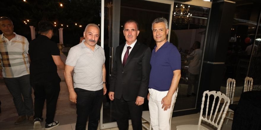 beyzanur-ve-alperen-sahin-ruya-gibi-bir-dugunle-hayatlarini-birlestirdi-001.jpg
